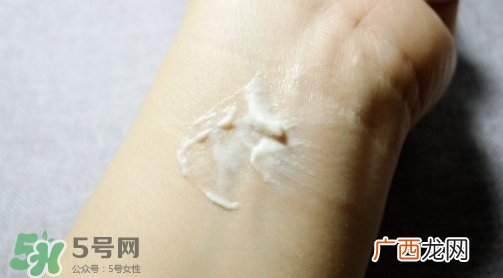 阿玛尼光钥新肌柔光水润霜怎么用_使用顺序