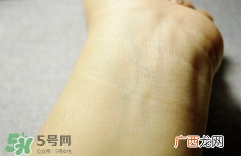 阿玛尼光钥新肌柔光水润霜怎么用_使用顺序