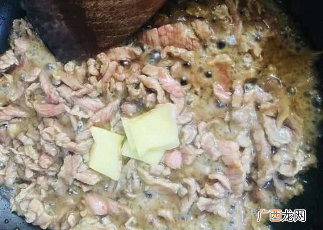 炒牛肉柴而腥？酒店大厨：炒牛肉时，放点“它”，又香又嫩还不腥