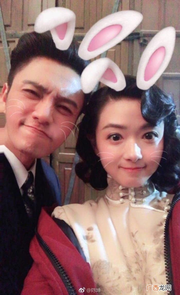 李小冉陈坤，荧幕女友董洁李小冉万茜一起为陈坤颁奖