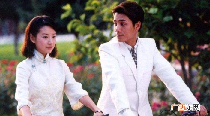 李小冉陈坤，荧幕女友董洁李小冉万茜一起为陈坤颁奖