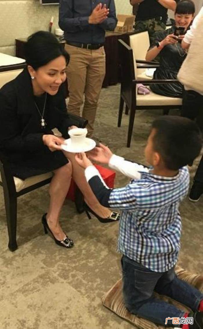 胡军刘嘉玲,刘嘉玲正式认了胡军家康康为干儿子