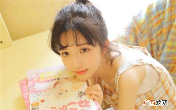如何问女孩对自己的感觉，初次和女生聊天怎么介绍自己