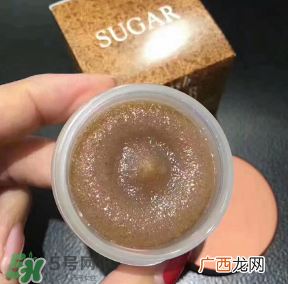 fresh馥蕾诗澄糖护唇磨砂霜怎么用 是唇膏吗