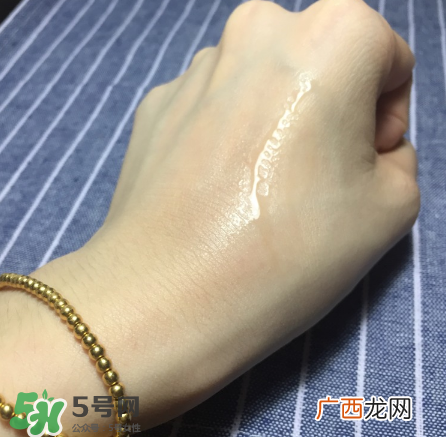 雪花秀润燥精华适合什么肤质？