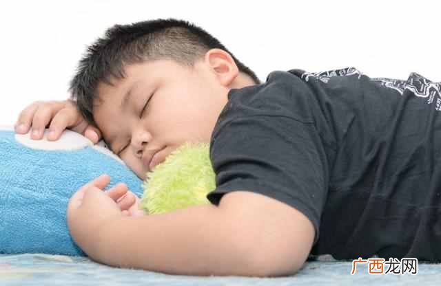 这三个特征，是孩子身高停止生长的信号，家长应该及时干预