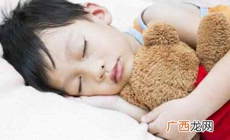 孩子的“睡姿”暗示长大的性格？如果是第一种，孩子长大后情商高