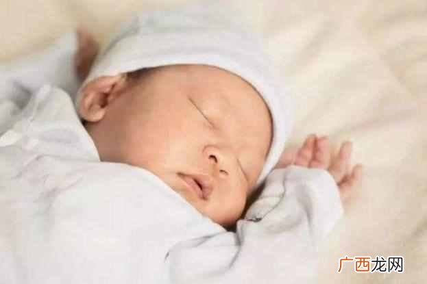 孩子的“睡姿”暗示长大的性格？如果是第一种，孩子长大后情商高