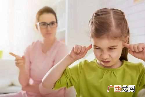 为什么吼完孩子，孩子转眼就忘？不是他不记仇，真实答案让人心酸