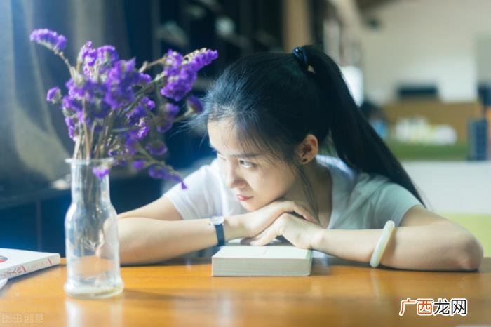 女生长时间不理你该怎么办，女孩爱答不理的怎么办