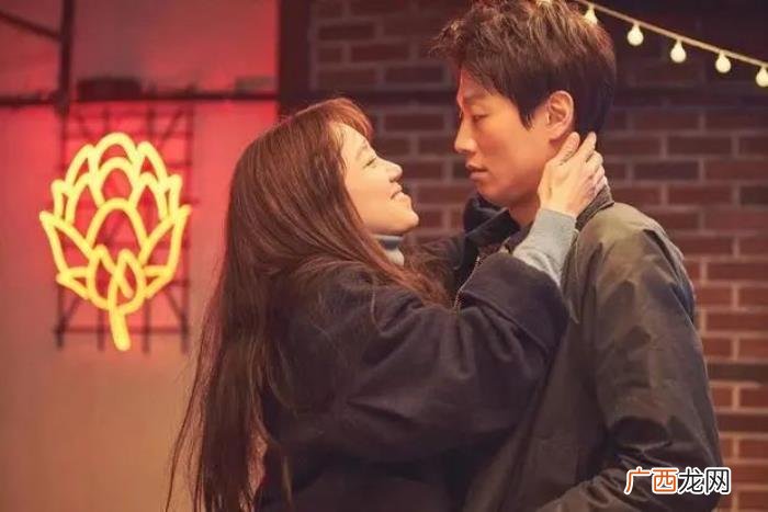 自己应不应该主动呢 喜欢一个人可以主动去找他吗