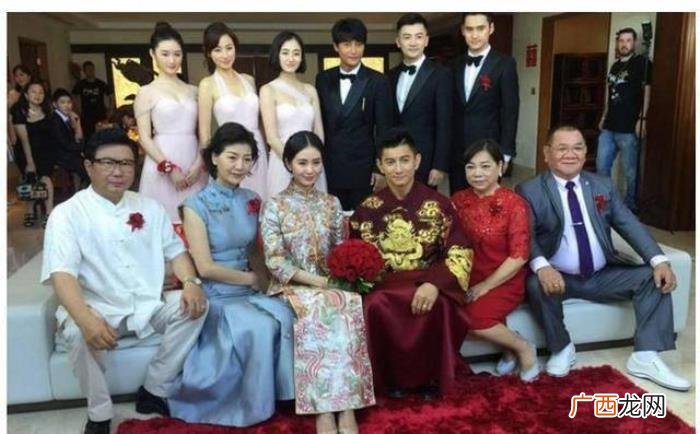 张靓颖婚纱，张靓颖婚纱还没黄晓明妈妈穿的讲究