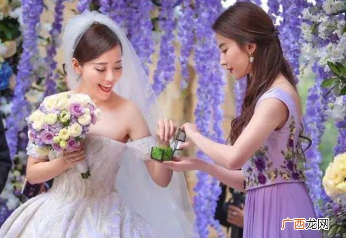 张靓颖婚纱，张靓颖婚纱还没黄晓明妈妈穿的讲究