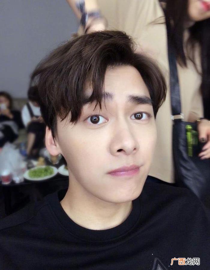 李易峰生日，李易峰迎33岁生日开直播分享近况