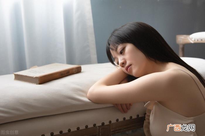 女生无视我完全不理我了，女生对我爱答不理是什么症状