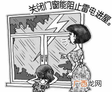 打雷闪电能洗澡吗？暴雨雷电天气，你知道不可以洗澡吗？