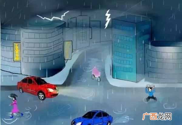 打雷闪电能洗澡吗？暴雨雷电天气，你知道不可以洗澡吗？