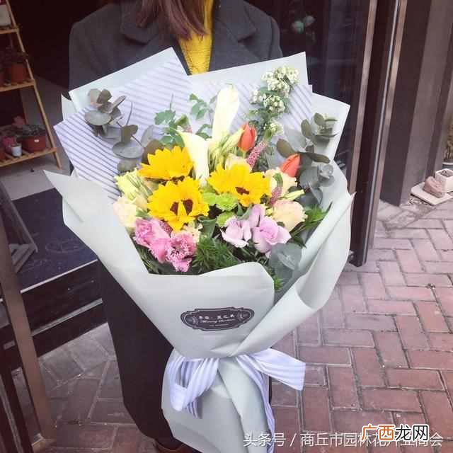 包装好的鲜花怎么保存的久一点？如何让鲜花保存时间更久，教你保鲜