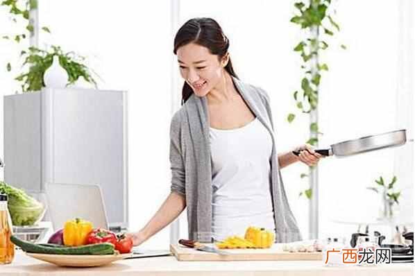 衣服碰到锅黑怎么洗掉?几个实用小窍门教你轻松洗掉衣服上的顽固污