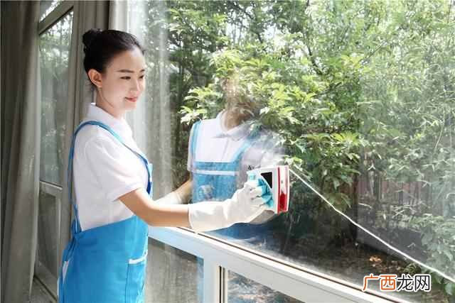 家里到处都是柳絮怎么办？家里飘落了很多柳絮该怎么打扫？