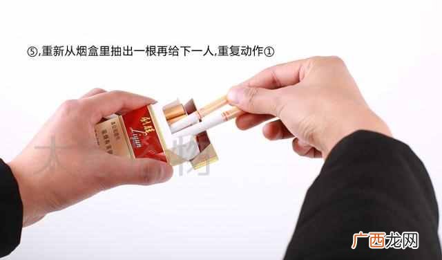 接烟的规矩和讲究？接烟的正确打开姿势，留着过年用