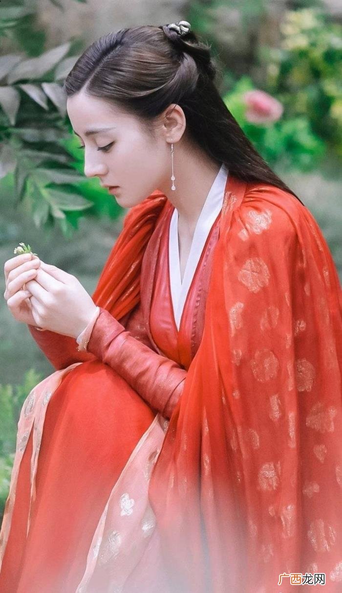 迪丽热巴快本红衣古装，迪丽热巴的红衣古装造型
