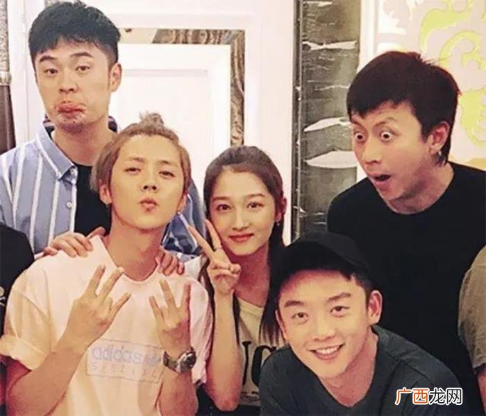 关晓彤哭了鹿晗抱着哄,关晓彤鹿晗隔空撒狗粮