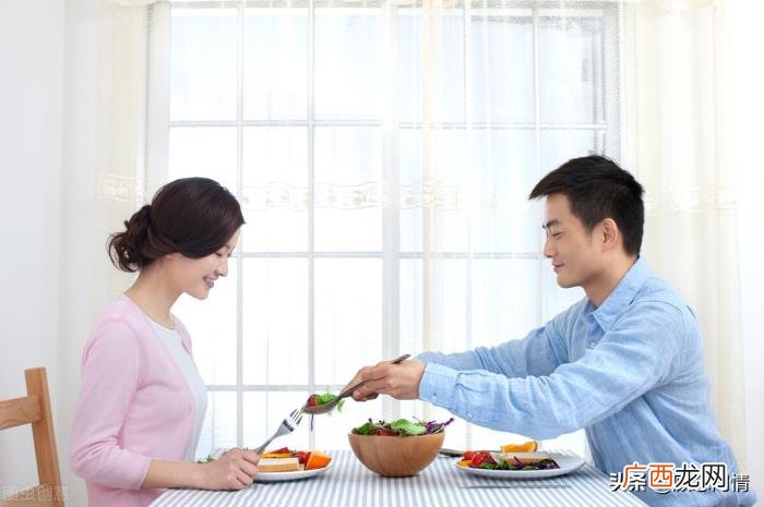 男人出轨后回归家庭 老公回归家庭还留着小三微信