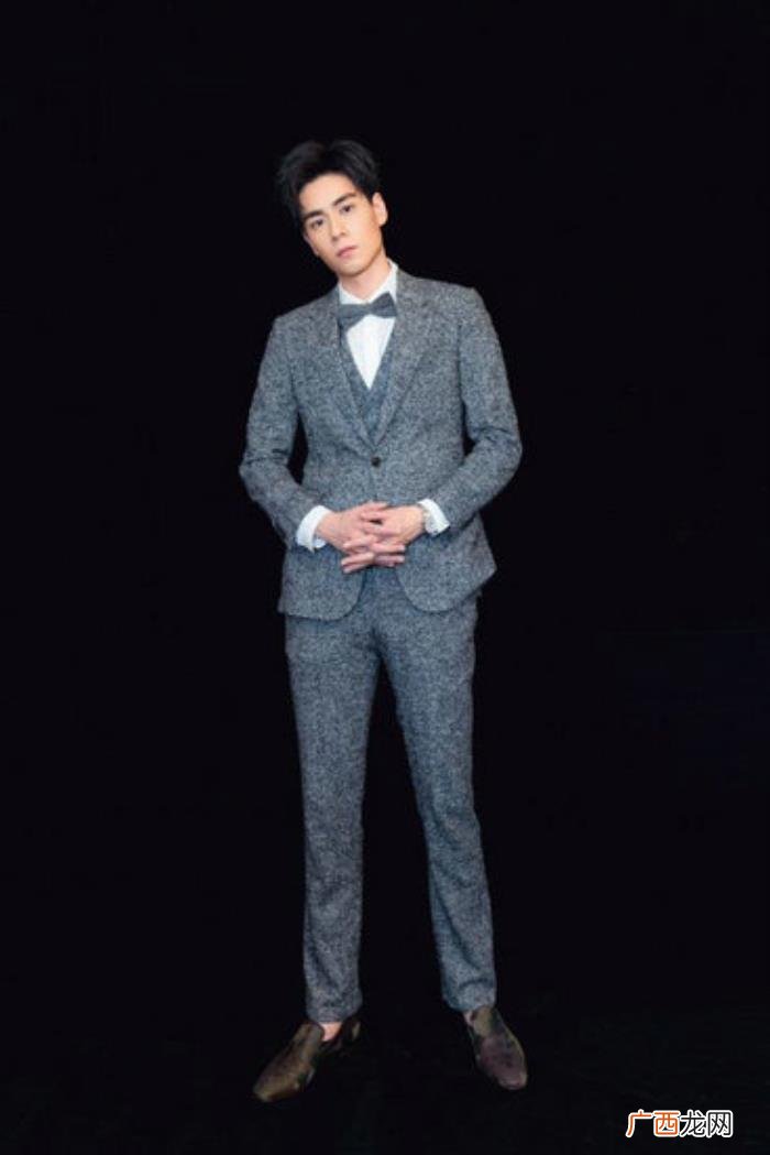 白敬亭身高，男星中也有隐藏的腿精白敬亭1米83身高完美