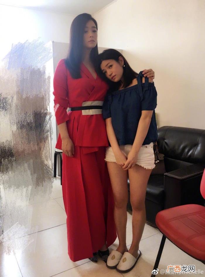 宋茜路人照，陈妍希晒与宋茜素颜合影秒变路人脸