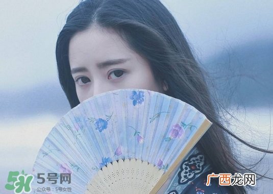 皮肤是弱酸性的吗_弱酸性护肤品对皮肤好吗