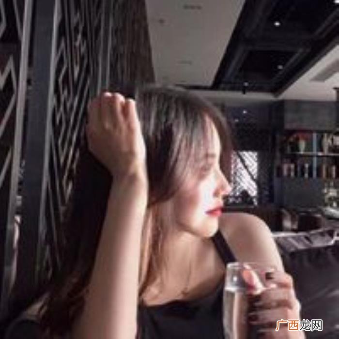 和喜欢的男孩子怎么找话题聊天，教你跟喜欢的男孩子聊天