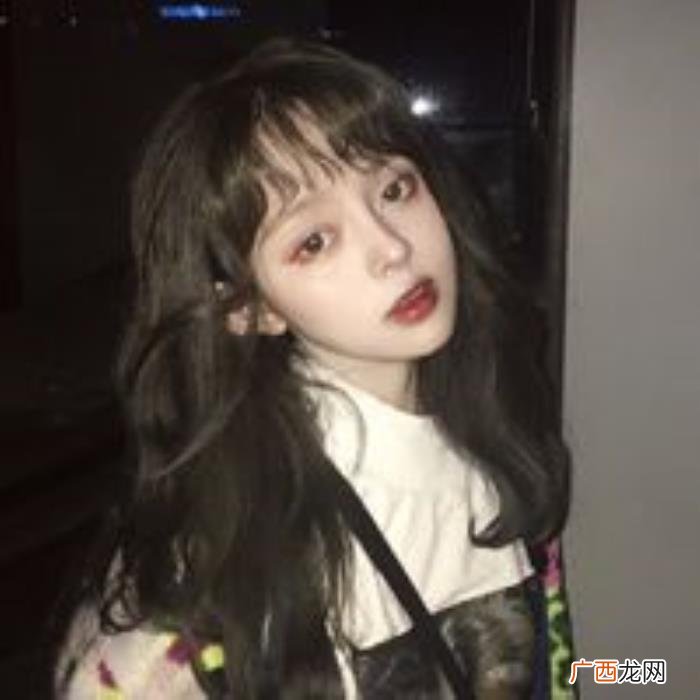 和喜欢的男孩子怎么找话题聊天，教你跟喜欢的男孩子聊天