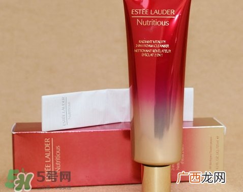 雅诗兰黛红石榴洗面奶真假辨别对比图
