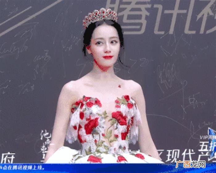 迪丽热巴最新红毯照片，为什么迪丽热巴能当红毯杀手