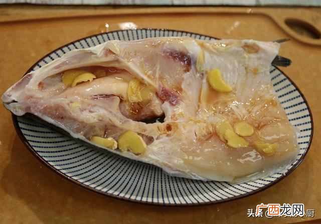 剁椒鱼头的做法？正宗剁椒鱼头的做法，三个要点要记牢