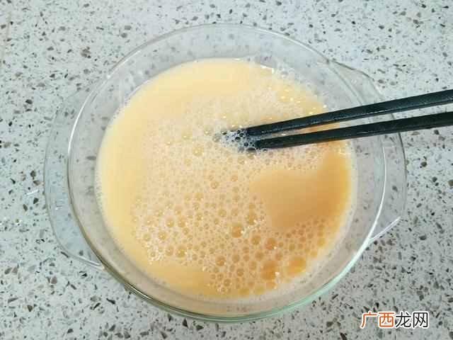 鸡蛋羹的做法？3步蒸出完美的鸡蛋羹，光滑如镜，比果冻都嫩