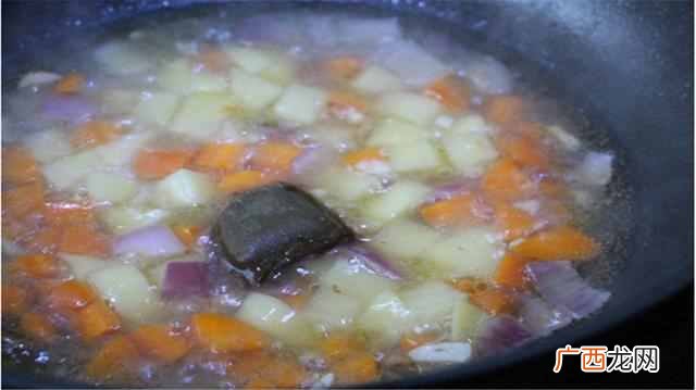 咖喱饭的做法？手把手教你做咖喱饭，做法简单咖喱味浓