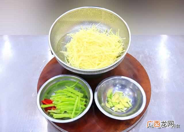 土豆丝的做法？饭店的土豆丝为啥炒的那么好吃，厨师长分享正宗做法