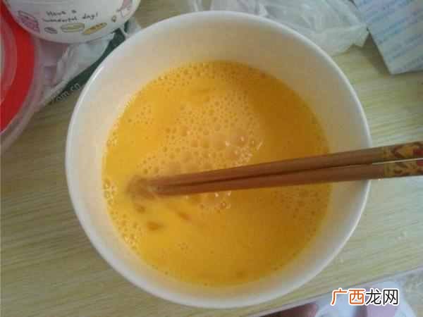 鸡蛋羹的家常做法，详细步骤图解？鸡蛋羹怎样蒸才鲜嫩？