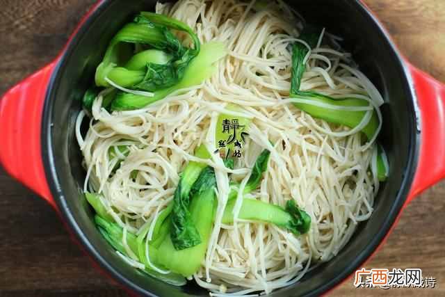 水煮肉片的家常做法？肉片滑嫩的诀窍全在里面了