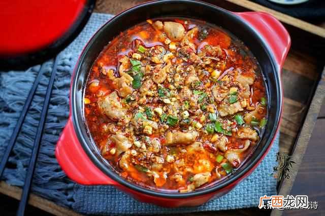 水煮肉片的家常做法？肉片滑嫩的诀窍全在里面了