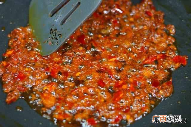水煮肉片的家常做法？肉片滑嫩的诀窍全在里面了