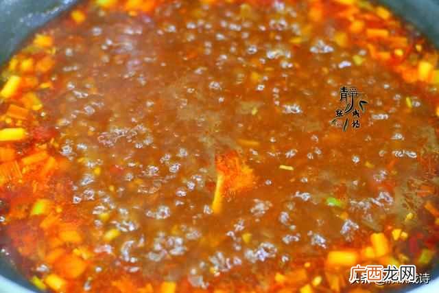 水煮肉片的家常做法？肉片滑嫩的诀窍全在里面了
