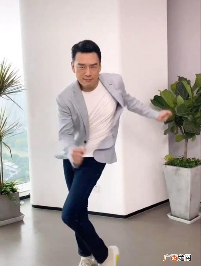 杨洋跳舞蹈,王耀庆带着杨洋再跳魔性舞蹈才知道跳舞看脸