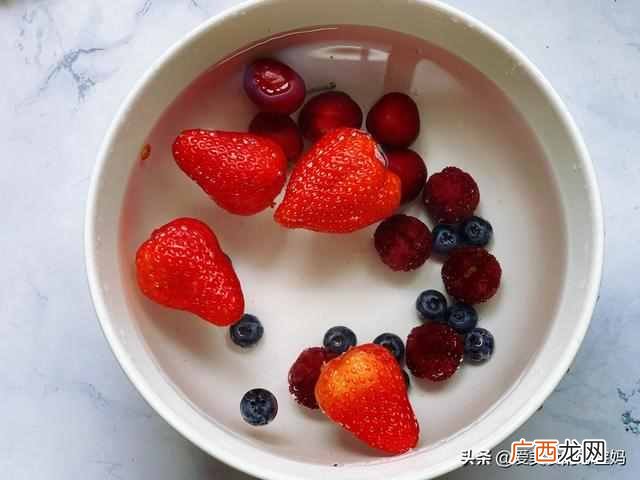 缤纷果茶怎么做？？自制网红缤纷水果茶，做法原来这么简单