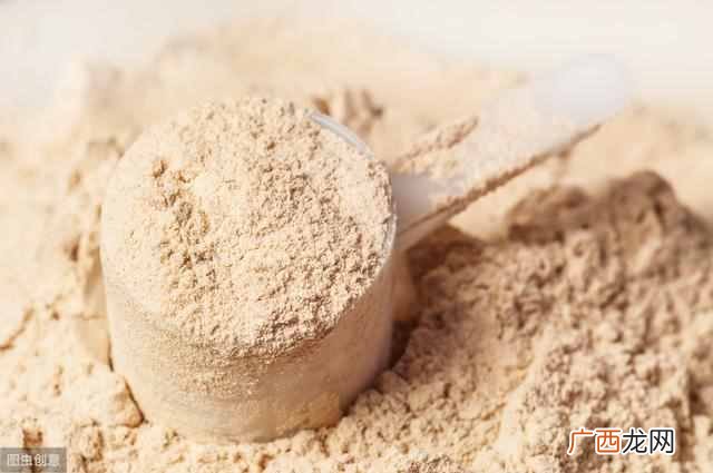 如何冲泡蛋白粉呢？？蛋白粉不能用热水冲泡？