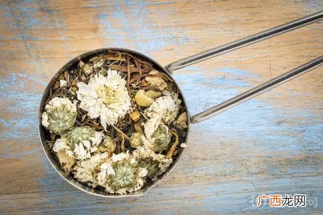 喝菊花茶有什么好处??菊花茶这三个好处,很多饮料都比不上!