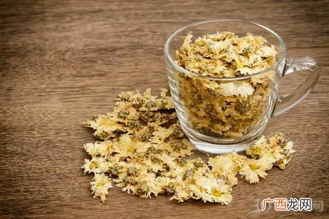 喝菊花茶有什么好处??菊花茶这三个好处,很多饮料都比不上!