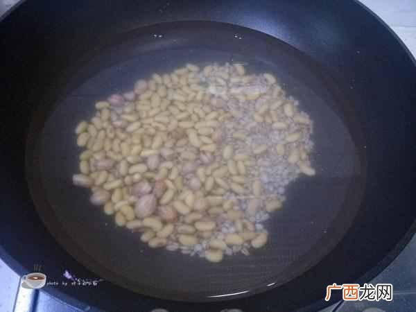 薏米花生黄豆黑豆芝麻五谷豆浆的做法？快速打造细腻爽滑五谷豆浆